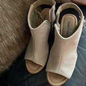 Women’s Minnetonka Size 8 Wedges